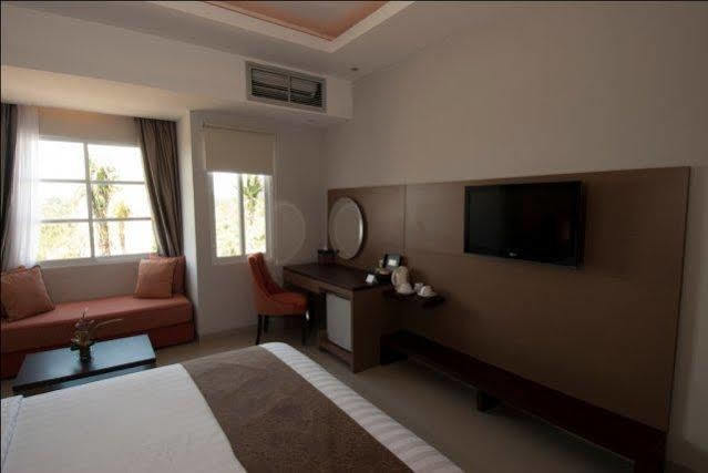 Hotel Lorin New Kuta Pecatu Exterior foto